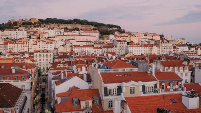 Alfama, Lisbon.jpg